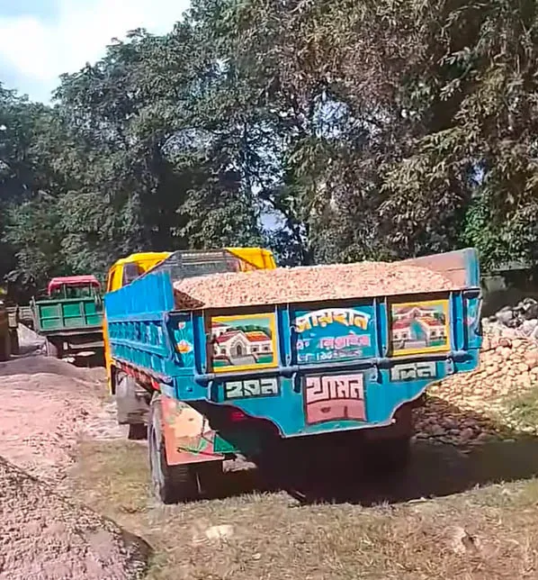 সিলেটে দুই দিনে এক ট্রাক ও চার ট্রাক্টরভর্তি পাথর জব্দ